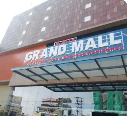Grand Mall, Main Road